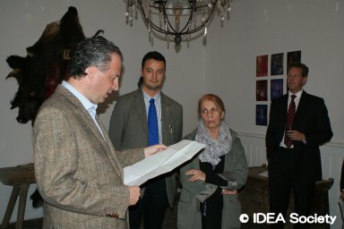 http://www.idea-society.org/data/2010/20100916c.jpg
